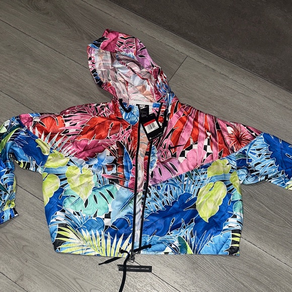NWT Nike Multicolor Leaf Print Windbreaker Crop Zip up size Large - Picture 3 of 12